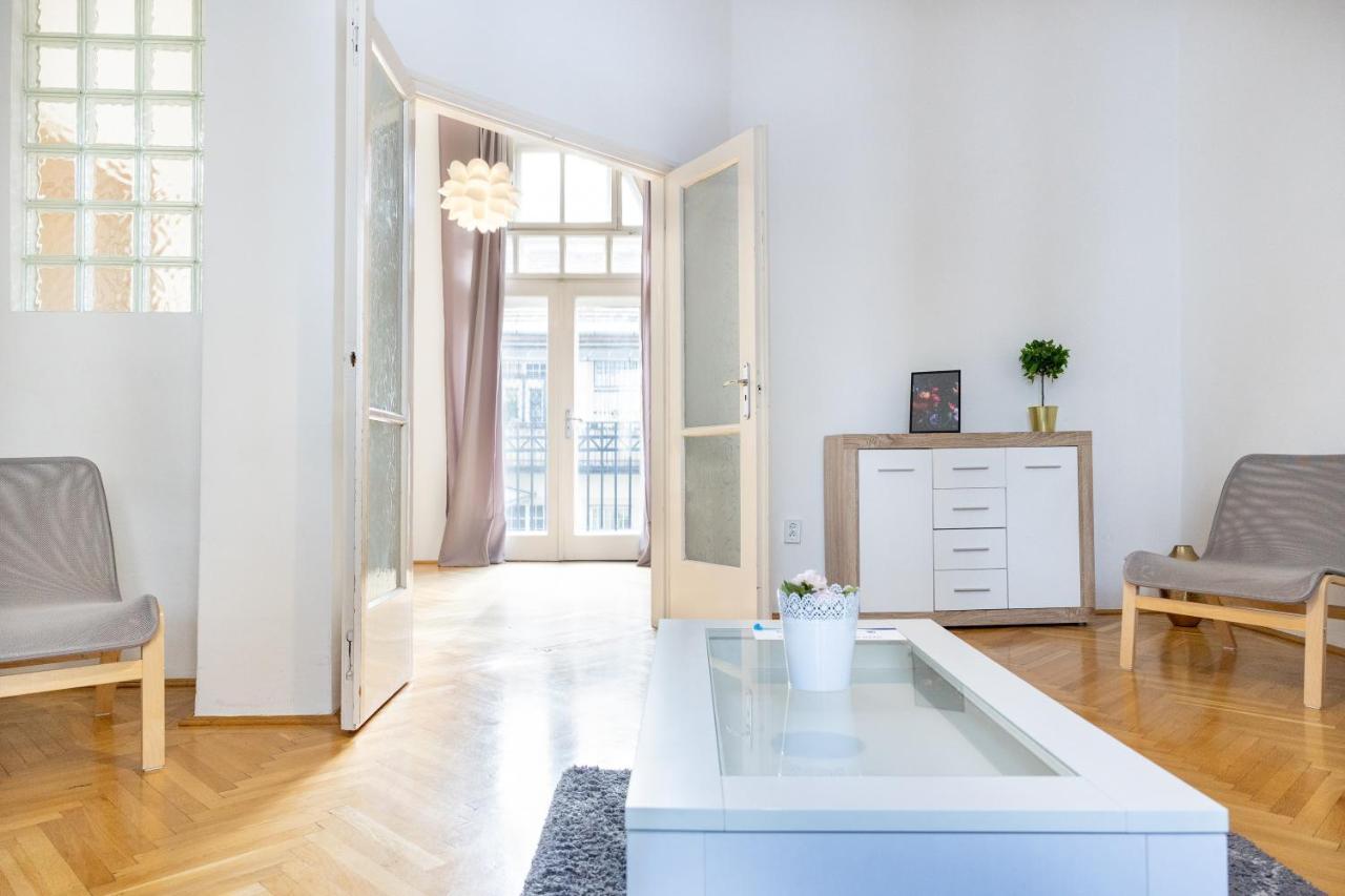 W25 Smart Apartment Budapest Esterno foto