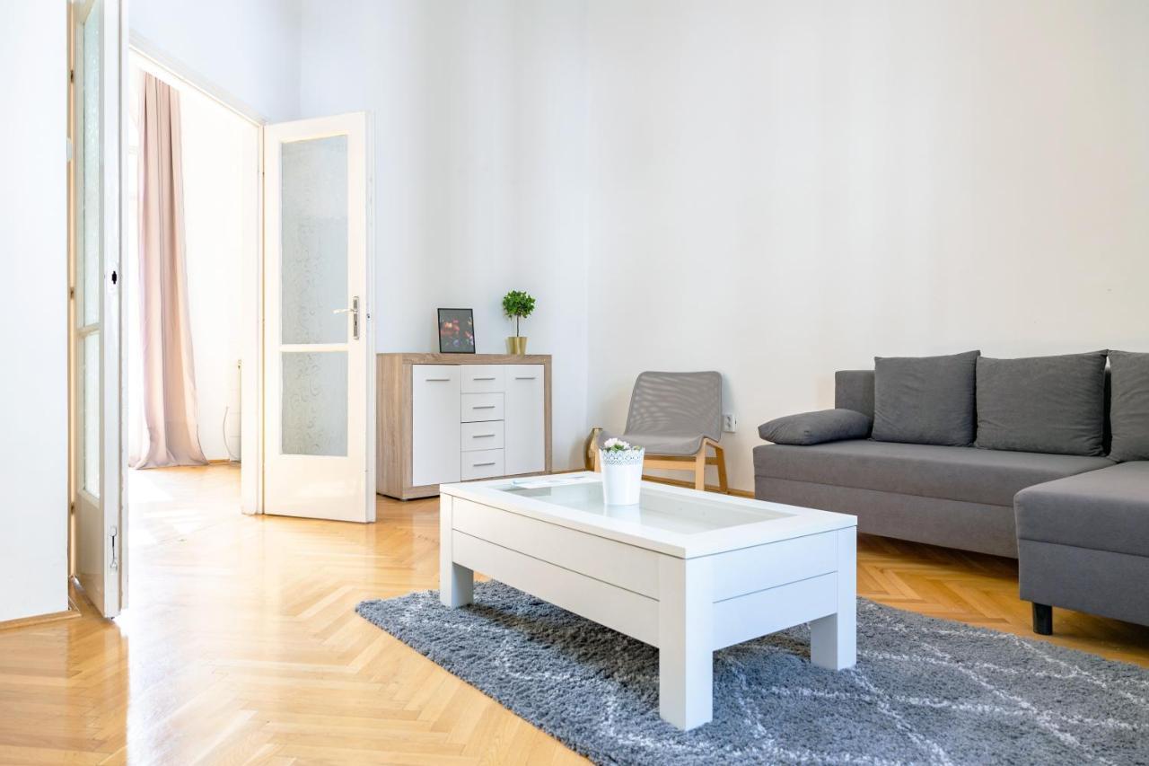 W25 Smart Apartment Budapest Esterno foto