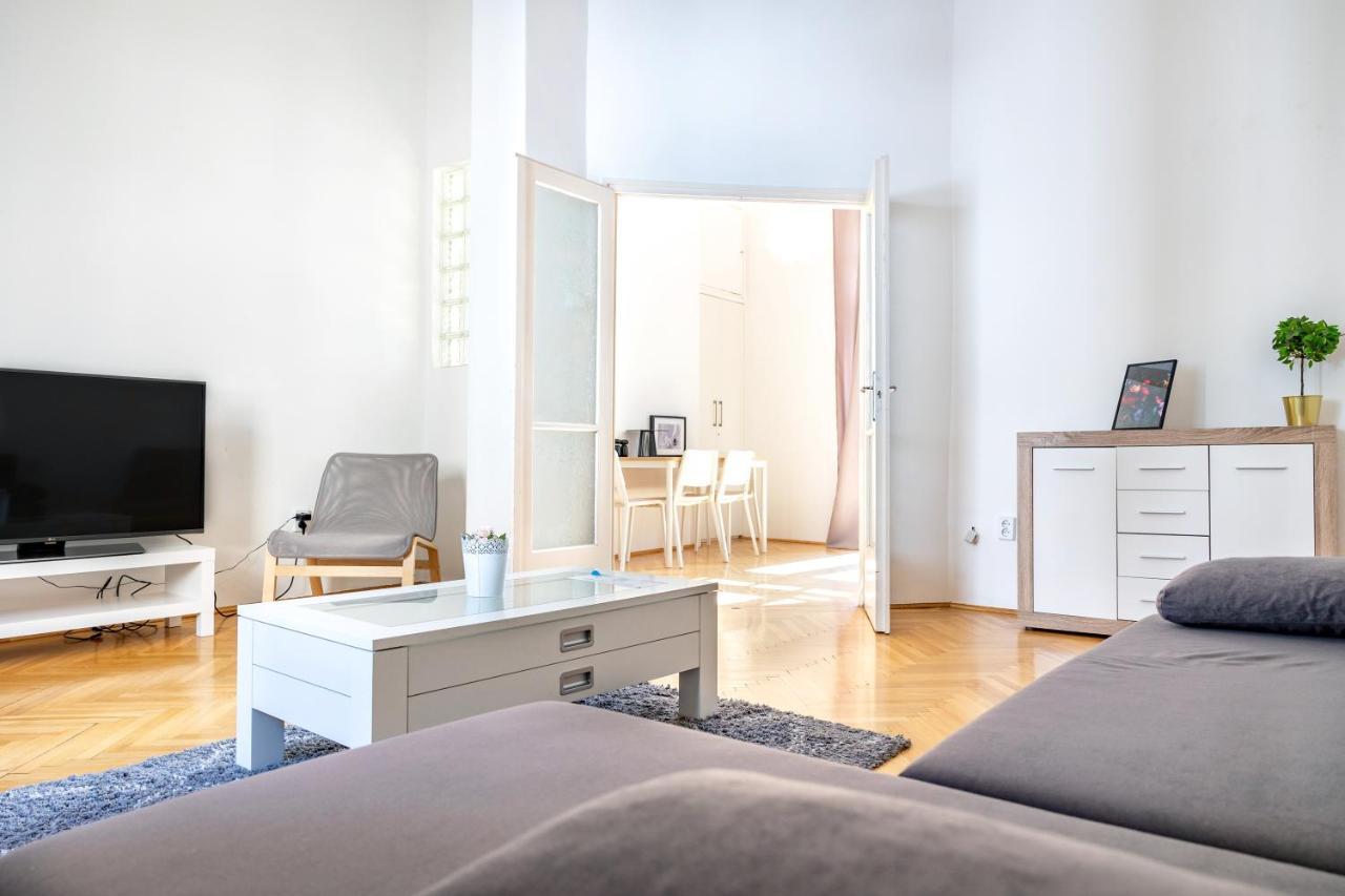 W25 Smart Apartment Budapest Esterno foto